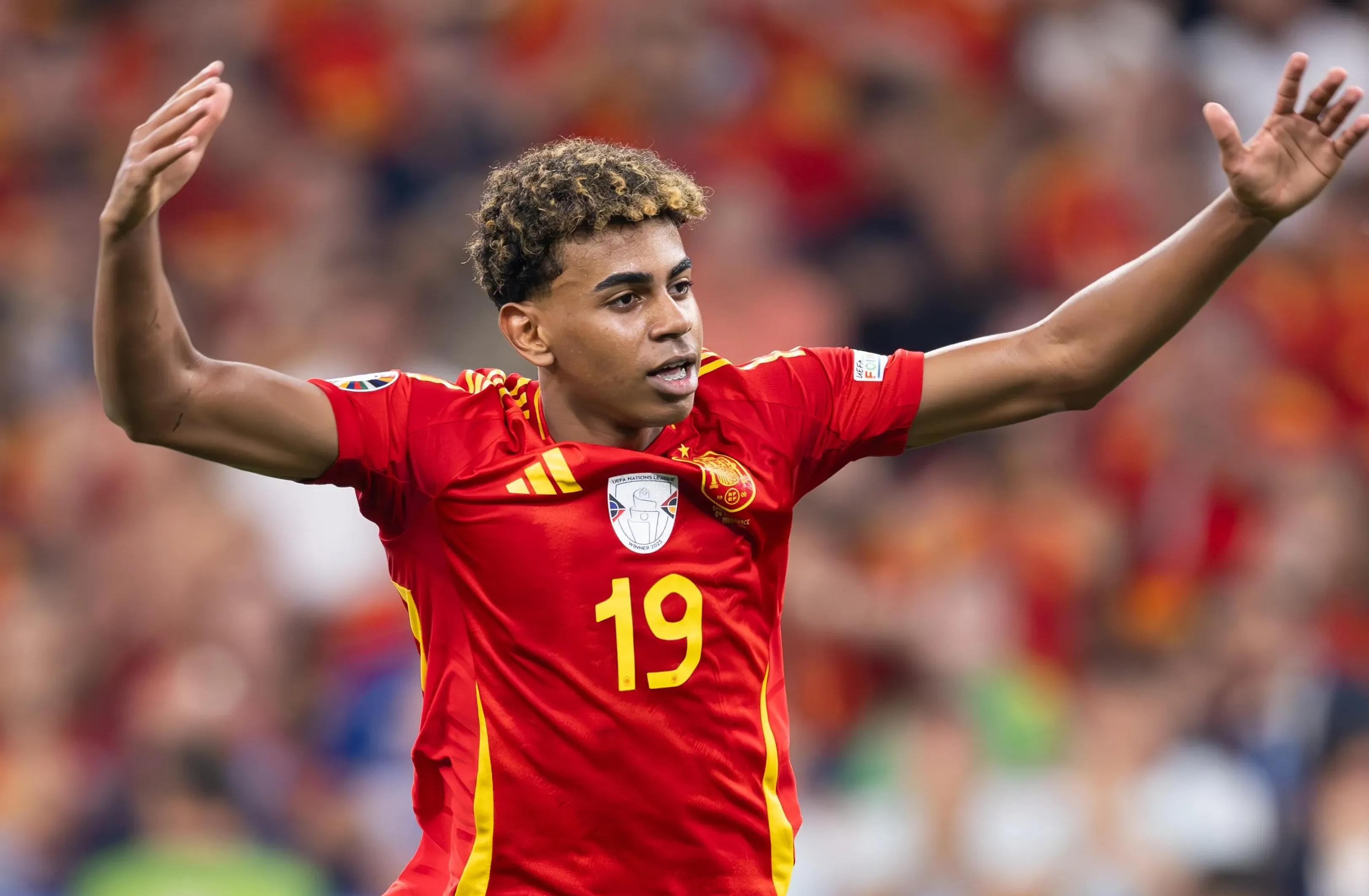 曼联轻取巴黎圣日耳曼，拉莫斯扑点救主西甲的简单介绍