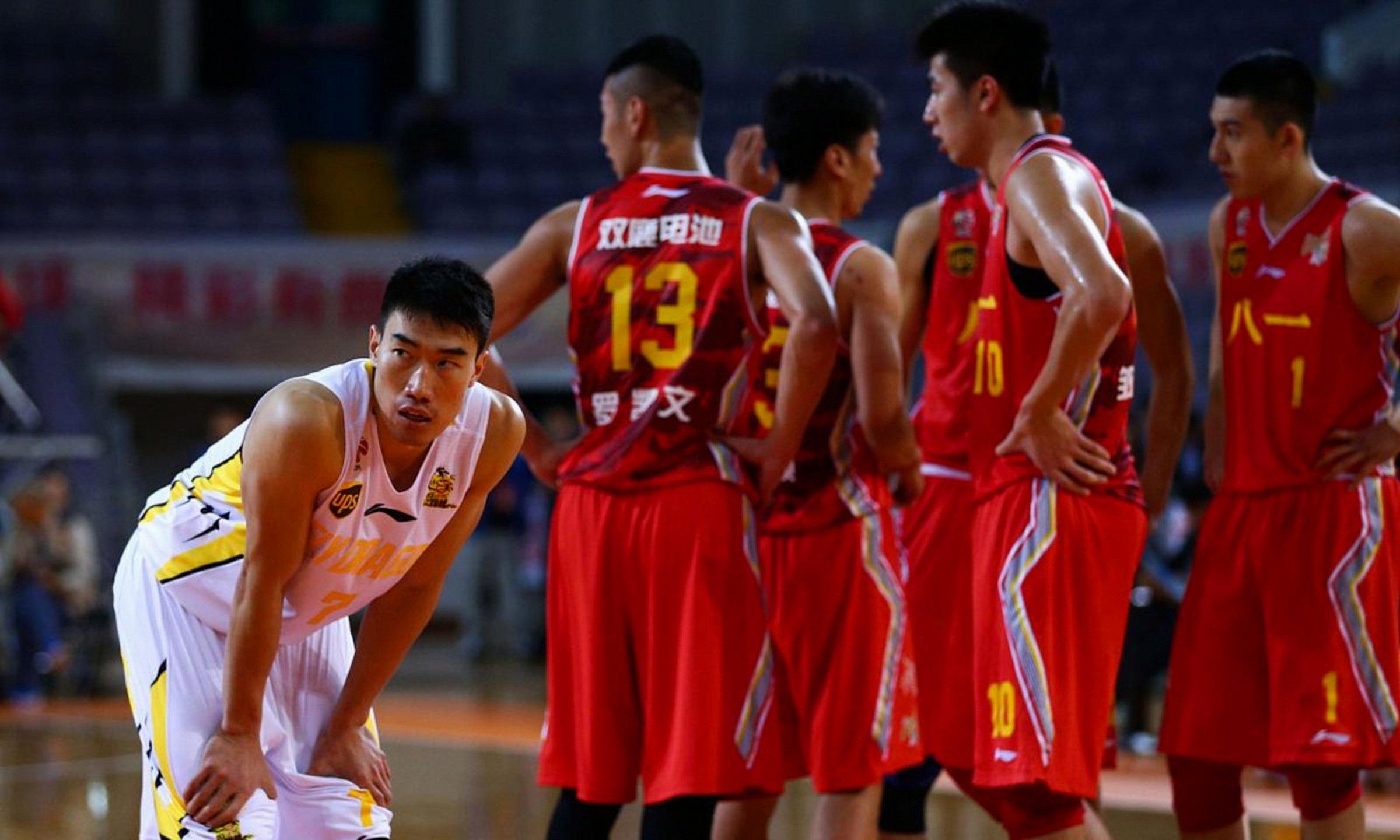 华体会体育-包含球队备战：教练组精心制定战术，冲击胜利的词条